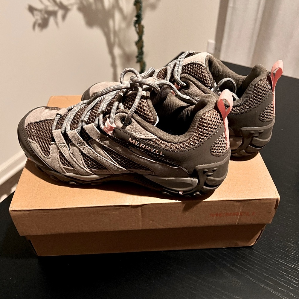 Merrell Women’s Alverstone Hiking Shoe Size 8